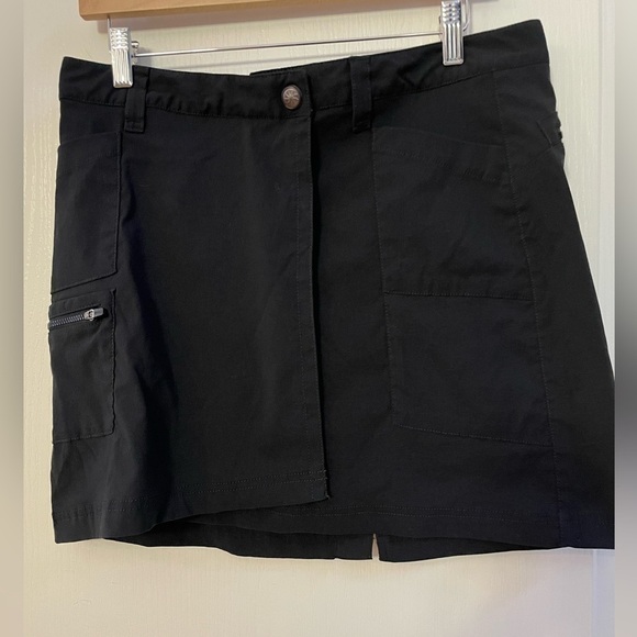 Athleta Dresses & Skirts - Athleta women’s black skort size 8